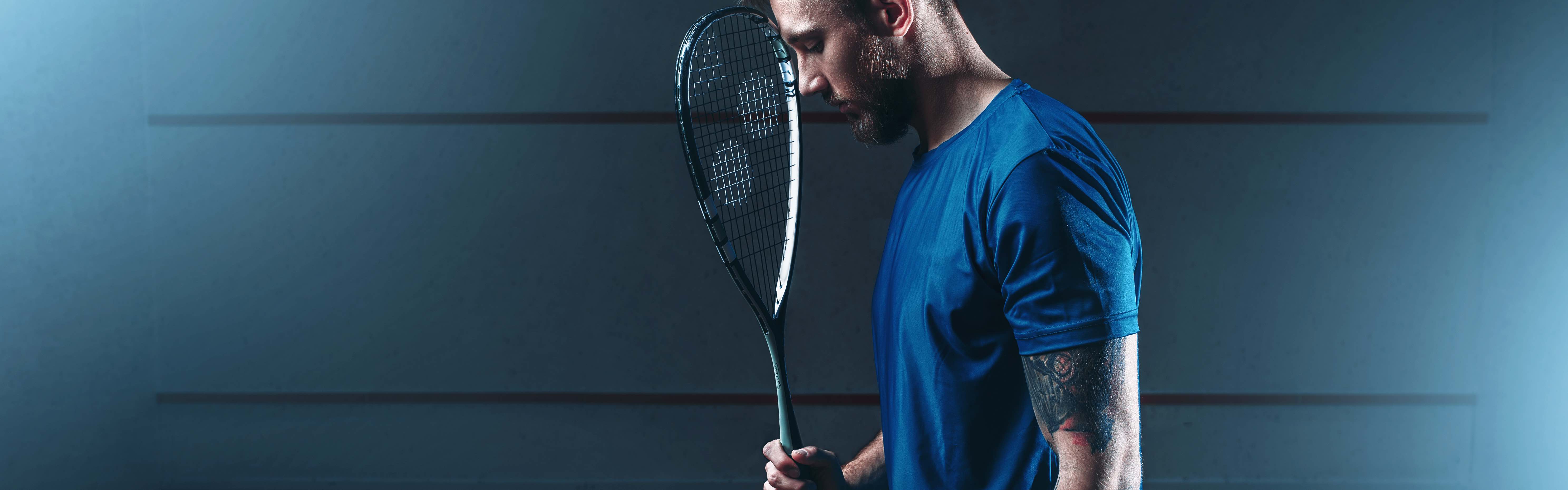 geconcentreerd voor de squash wedstrijd